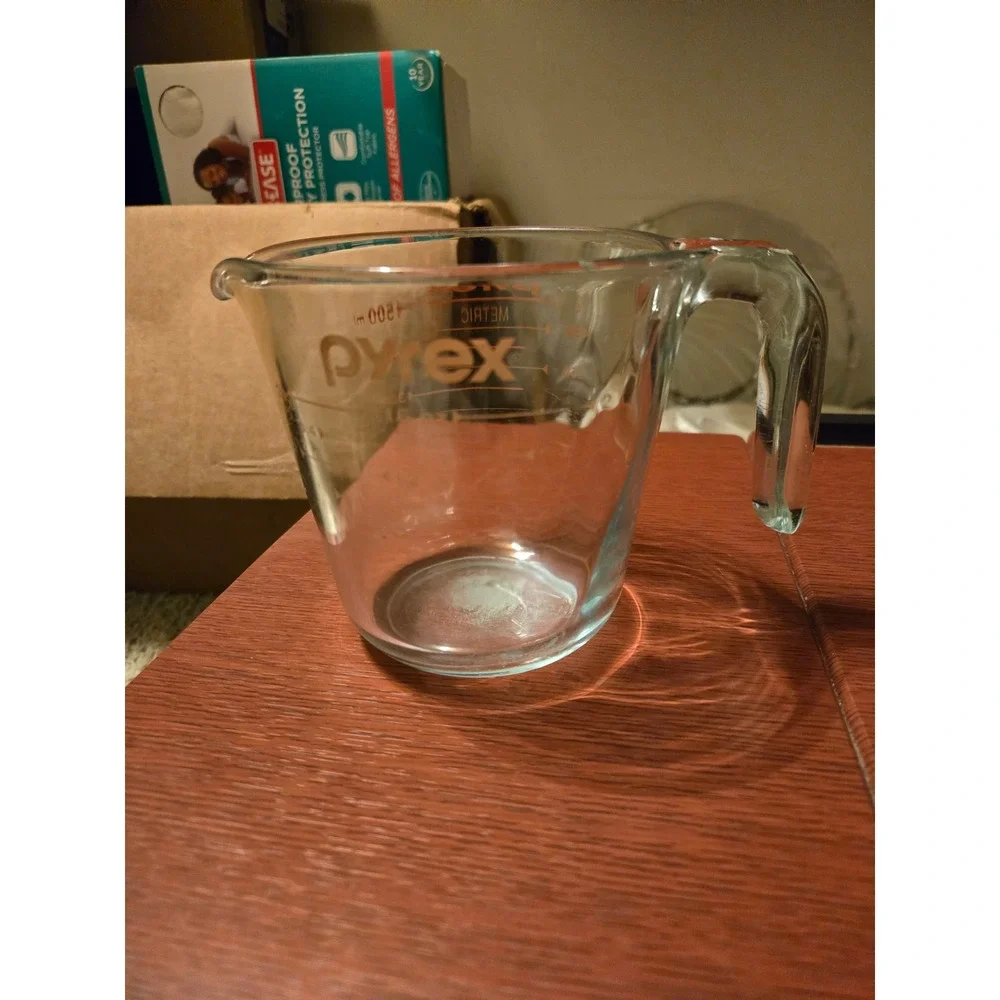 Pyrex Vintage Clear Glass Measuring Cup 500ml Metric Red Lettering‎ with Handle